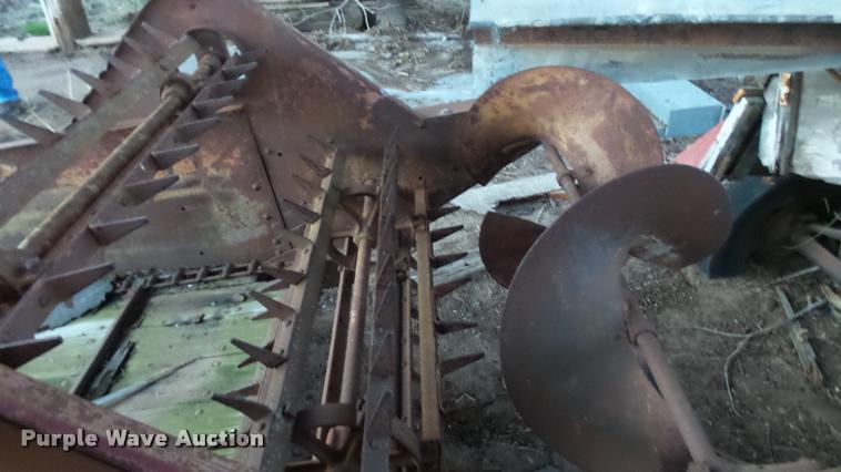 image for item DS9103 McCormick manure spreader