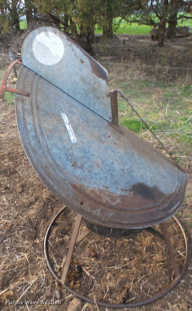 image for item DS9105 Coop mineral feeder