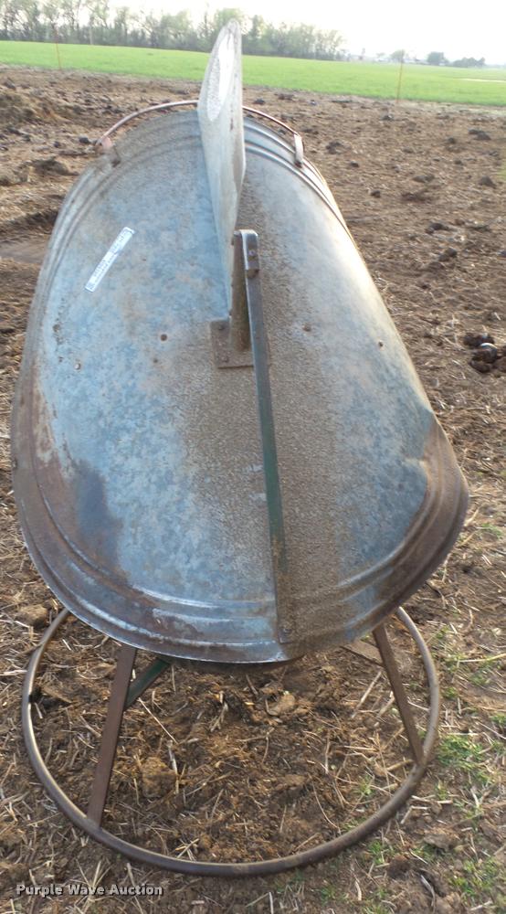 image for item DS9105 Coop mineral feeder