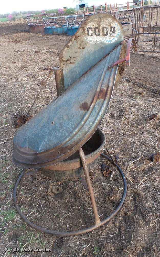 image for item DS9105 Coop mineral feeder