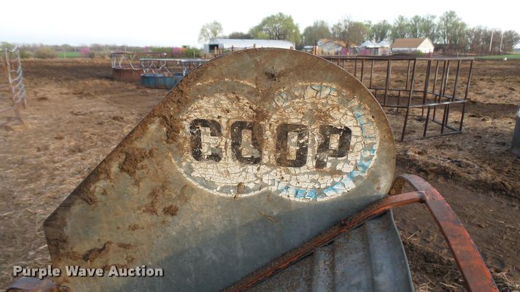 image for item DS9105 Coop mineral feeder