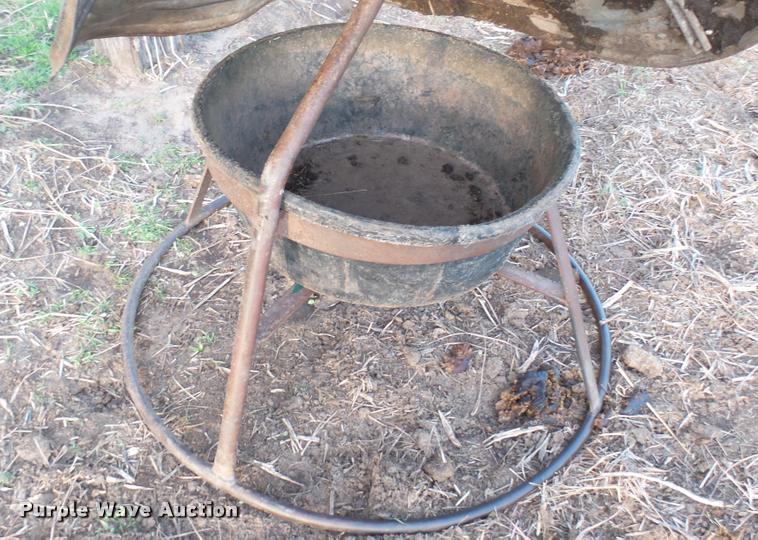 image for item DS9105 Coop mineral feeder