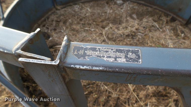 image for item DS9106 (3) steel hay feeders