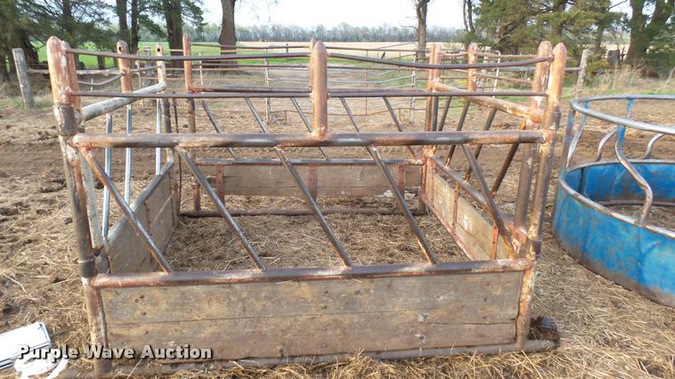 image for item DS9107 (4) hay bale feeders