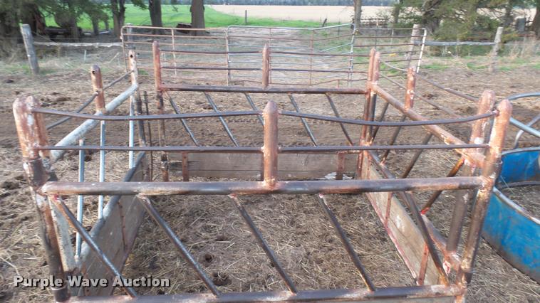 image for item DS9107 (4) hay bale feeders