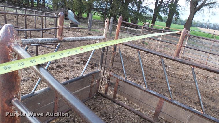 image for item DS9107 (4) hay bale feeders