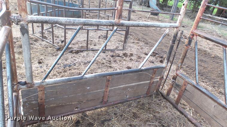image for item DS9107 (4) hay bale feeders