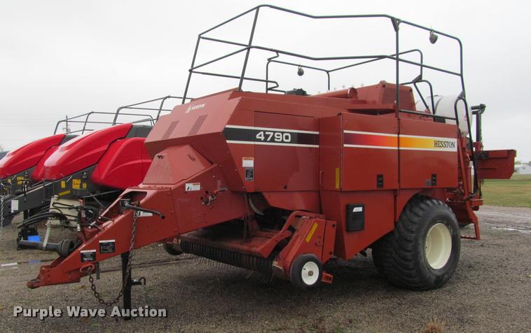 image for item DT9520 2005 Hesston 4790 square baler