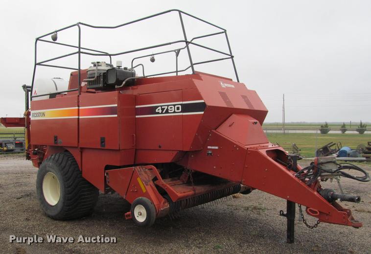 image for item DT9520 2005 Hesston 4790 square baler