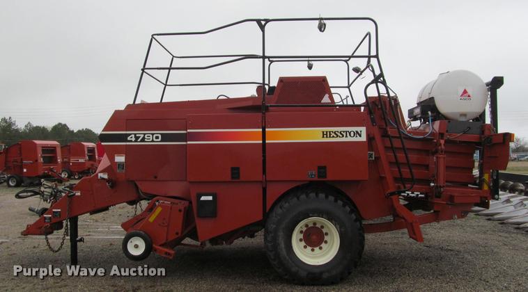 image for item DT9520 2005 Hesston 4790 square baler