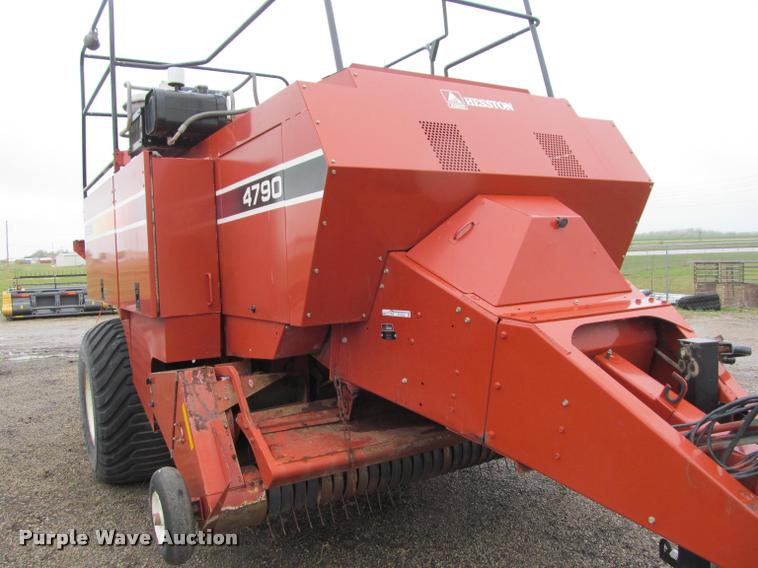 image for item DT9520 2005 Hesston 4790 square baler