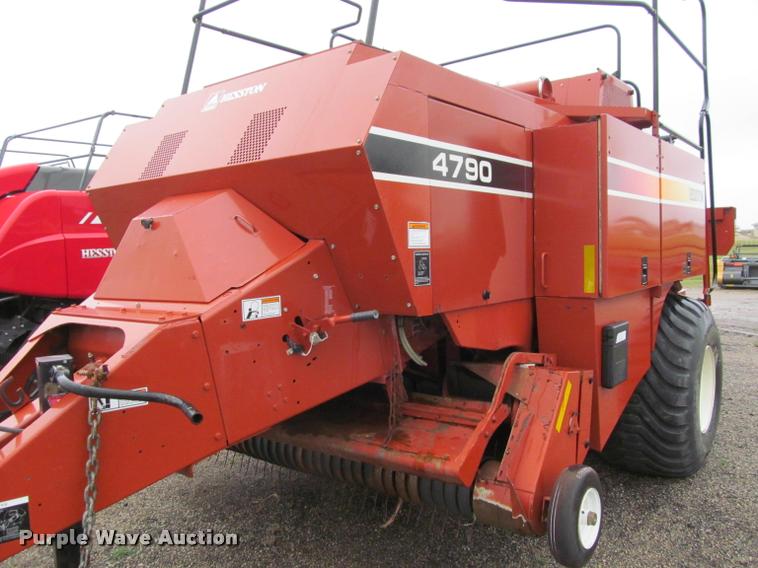 image for item DT9520 2005 Hesston 4790 square baler
