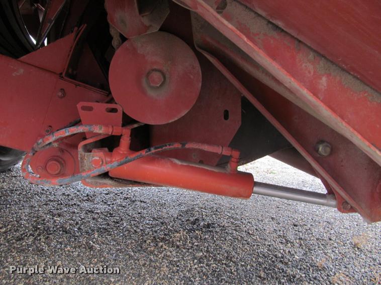 image for item DT9520 2005 Hesston 4790 square baler