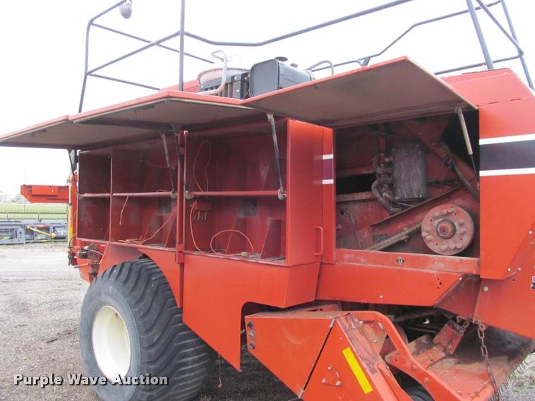 image for item DT9520 2005 Hesston 4790 square baler