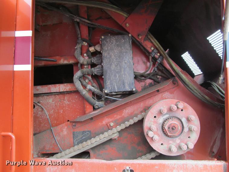 image for item DT9520 2005 Hesston 4790 square baler