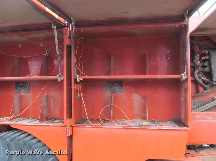 image for item DT9520 2005 Hesston 4790 square baler