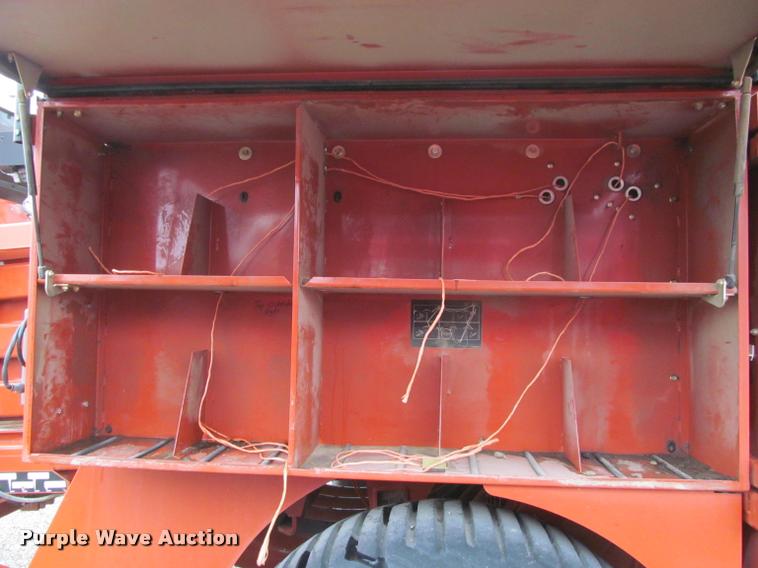 image for item DT9520 2005 Hesston 4790 square baler