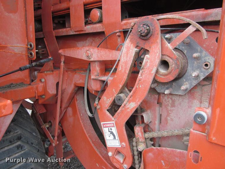 image for item DT9520 2005 Hesston 4790 square baler