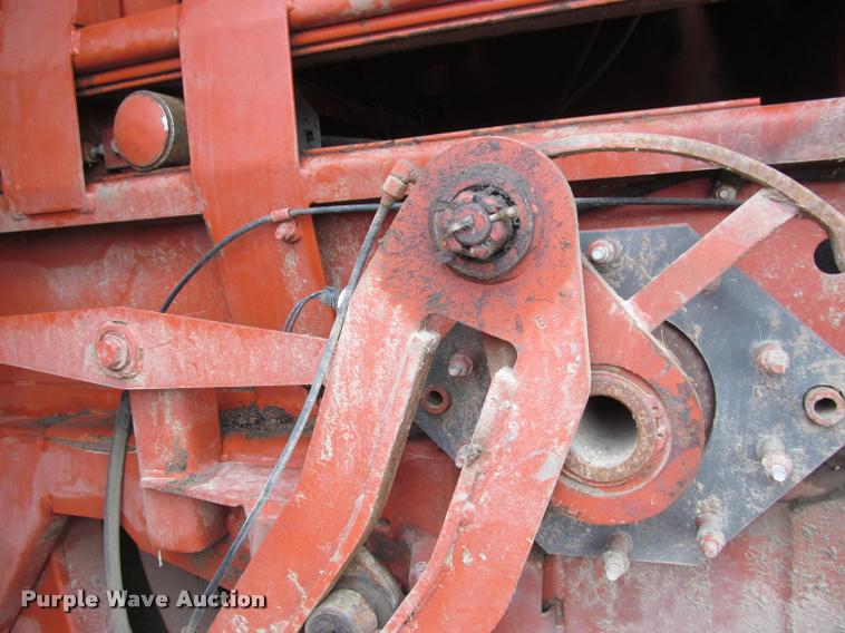 image for item DT9520 2005 Hesston 4790 square baler