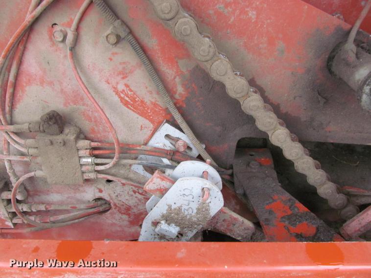image for item DT9520 2005 Hesston 4790 square baler