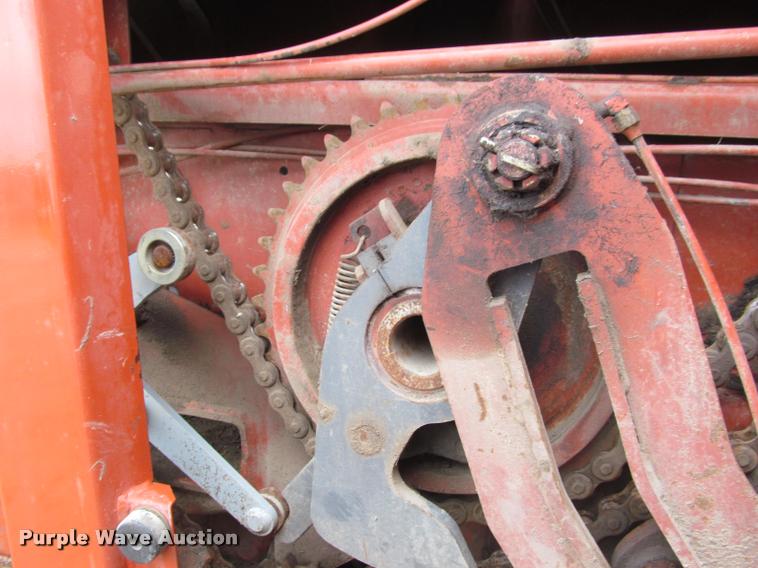 image for item DT9520 2005 Hesston 4790 square baler