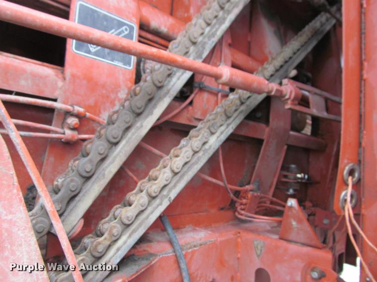 image for item DT9520 2005 Hesston 4790 square baler