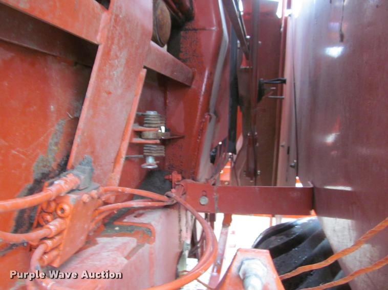 image for item DT9520 2005 Hesston 4790 square baler