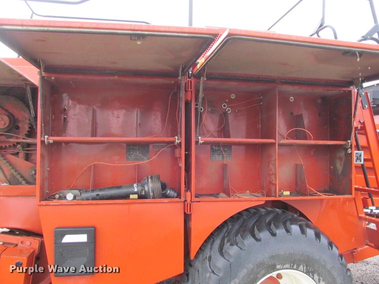 image for item DT9520 2005 Hesston 4790 square baler