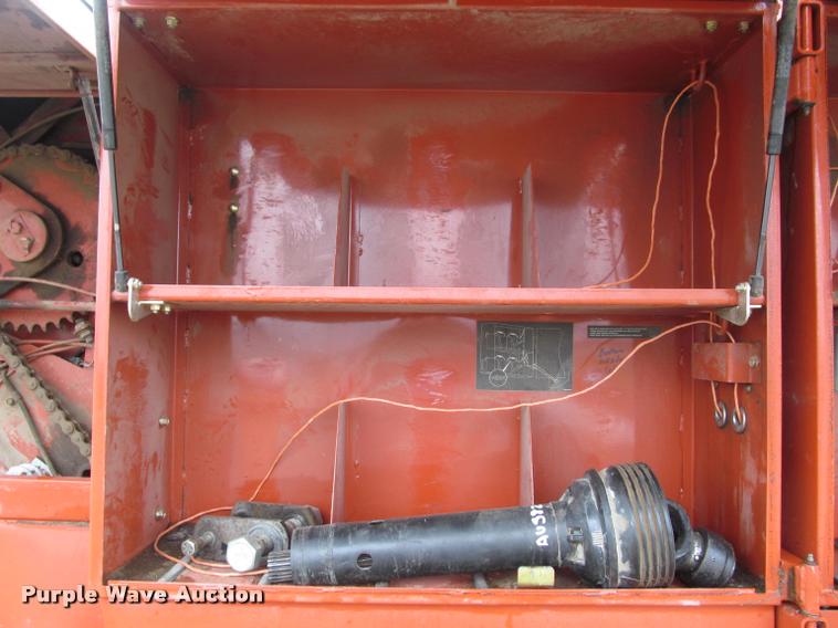 image for item DT9520 2005 Hesston 4790 square baler