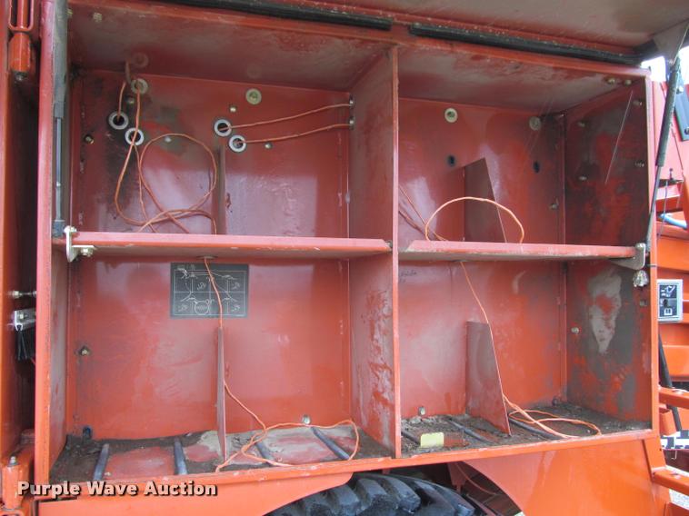 image for item DT9520 2005 Hesston 4790 square baler