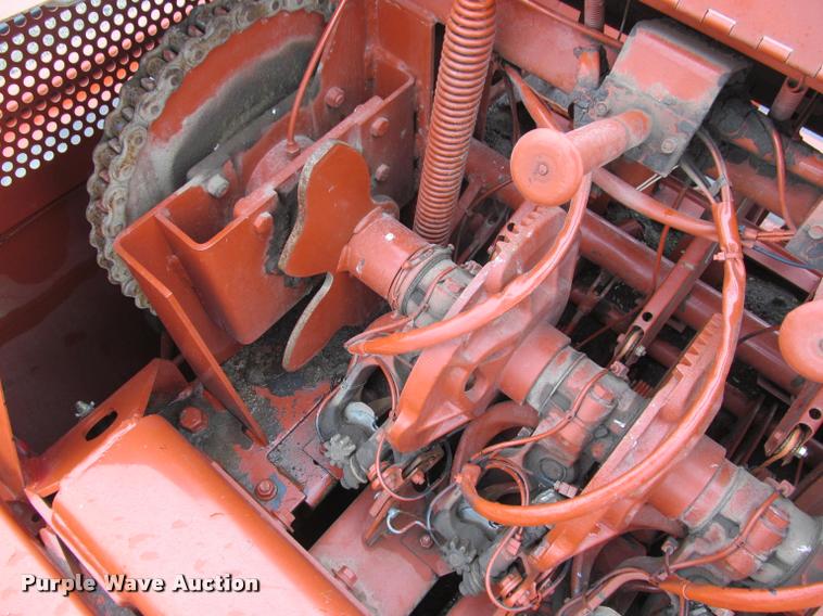 image for item DT9520 2005 Hesston 4790 square baler