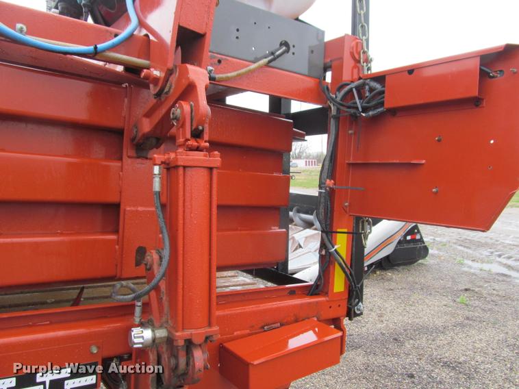 image for item DT9520 2005 Hesston 4790 square baler