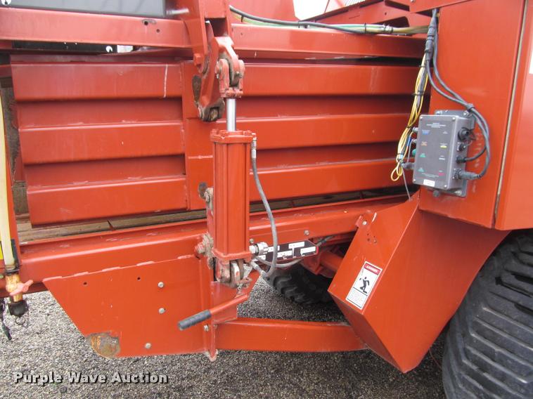 image for item DT9520 2005 Hesston 4790 square baler