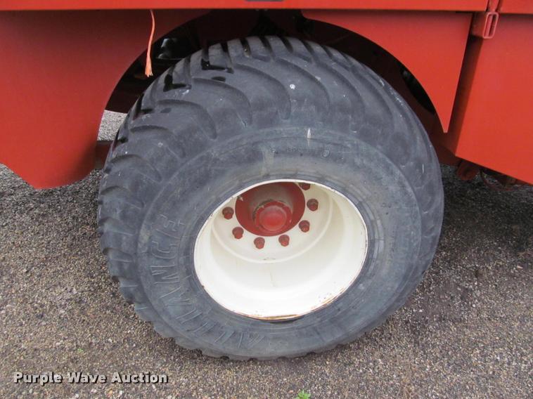 image for item DT9520 2005 Hesston 4790 square baler