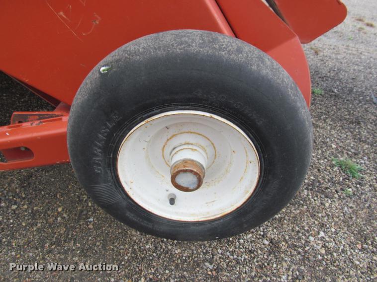 image for item DT9520 2005 Hesston 4790 square baler