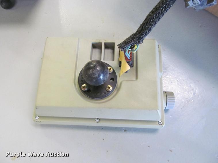 image for item DT9520 2005 Hesston 4790 square baler