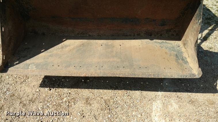 image for item F1842 1999 New Holland 6635 tractor