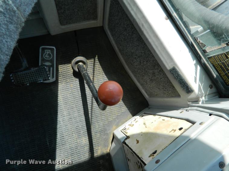 image for item K2580 1988 Versatile 876 Designation 6 4WD tractor