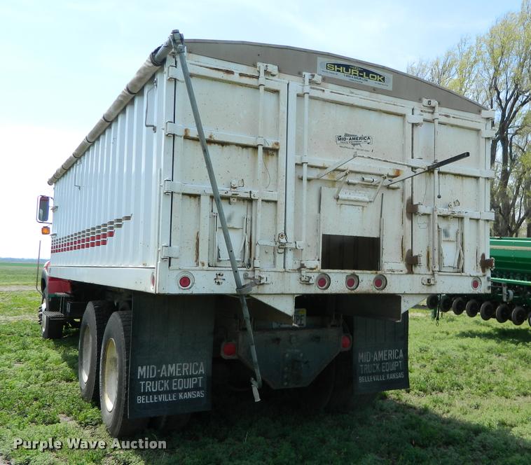 image for item K2582 1990 Ford L9000 grain truck