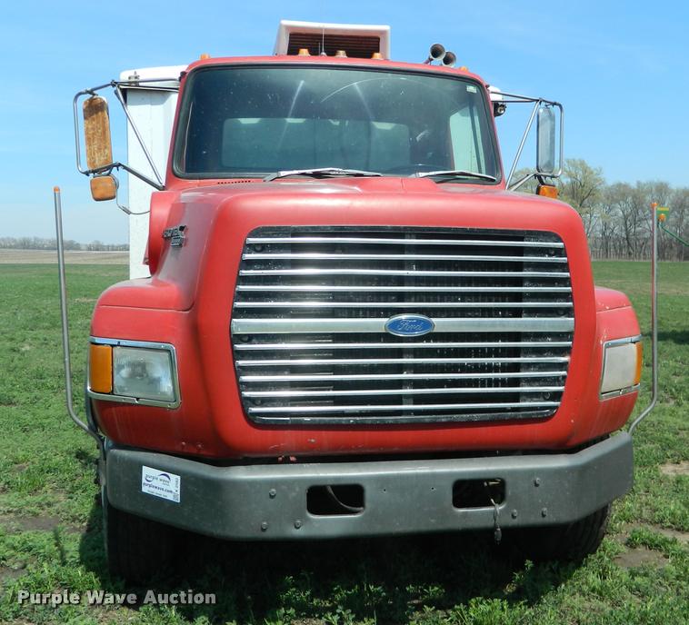 image for item K2582 1990 Ford L9000 grain truck