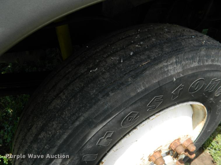 image for item K2582 1990 Ford L9000 grain truck