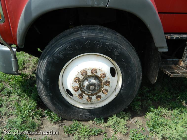 image for item K2582 1990 Ford L9000 grain truck