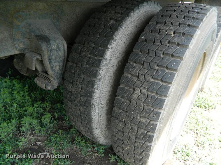 image for item K2582 1990 Ford L9000 grain truck