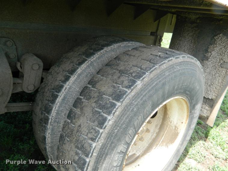 image for item K2582 1990 Ford L9000 grain truck