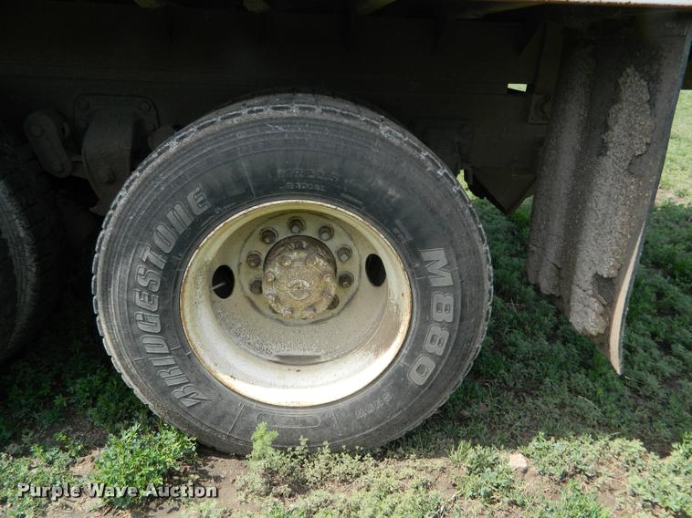 image for item K2582 1990 Ford L9000 grain truck