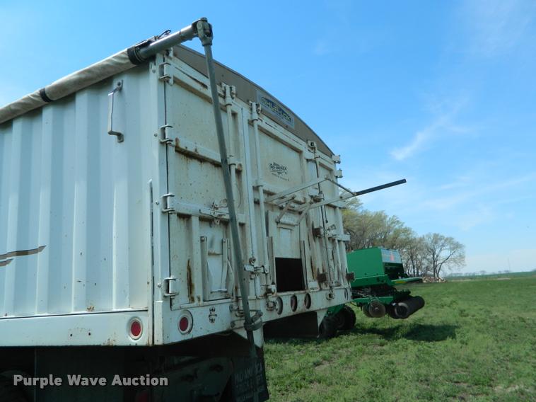 image for item K2582 1990 Ford L9000 grain truck