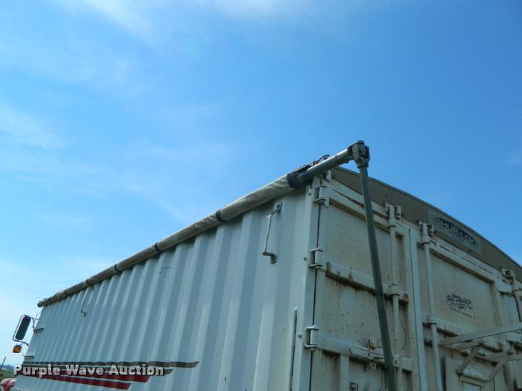 image for item K2582 1990 Ford L9000 grain truck