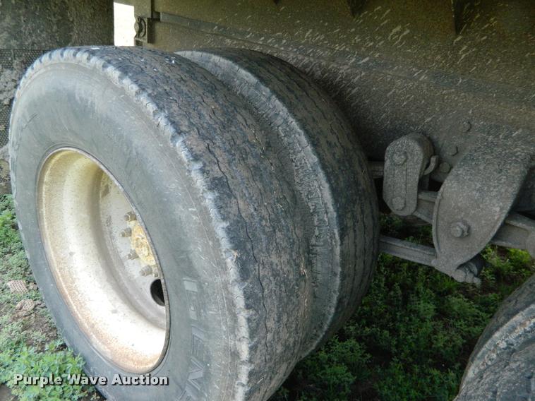 image for item K2582 1990 Ford L9000 grain truck