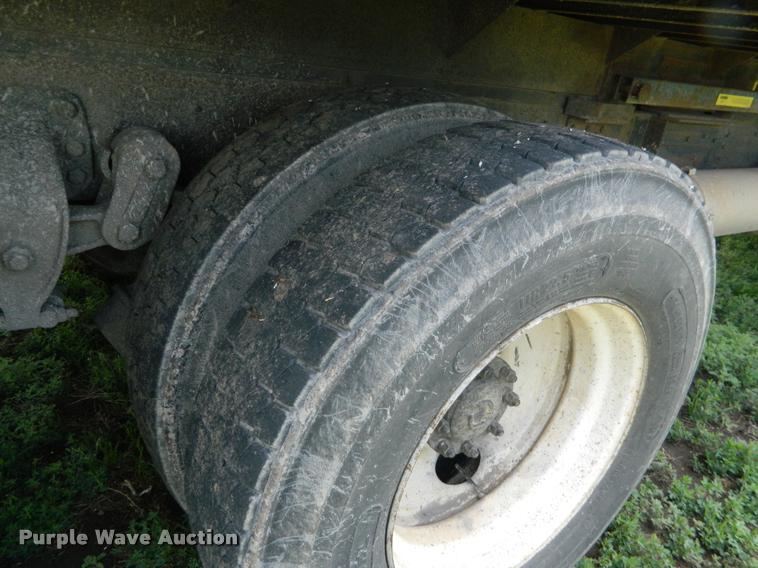 image for item K2582 1990 Ford L9000 grain truck