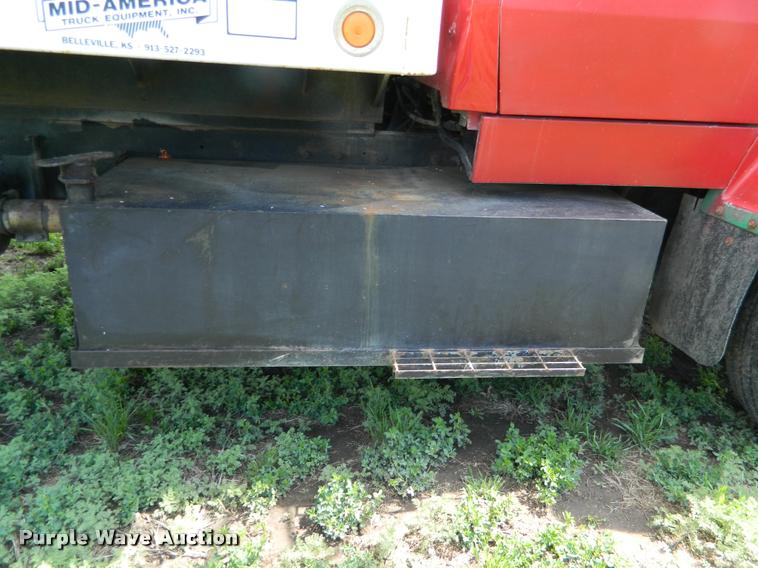 image for item K2582 1990 Ford L9000 grain truck